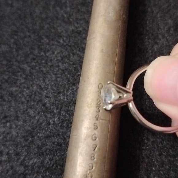 Vintage Uncas Silver tone 1 CT CZ Solitaire Ring size 7 - Picture 7 of 7